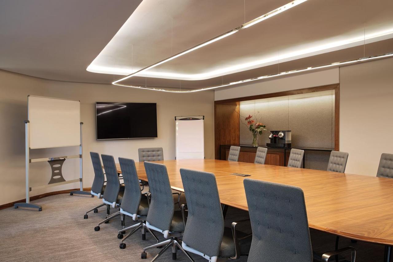 The Houghton Hotel, Spa, Wellness & Golf Johannesburg Eksteriør billede Boardroom at the London Business School