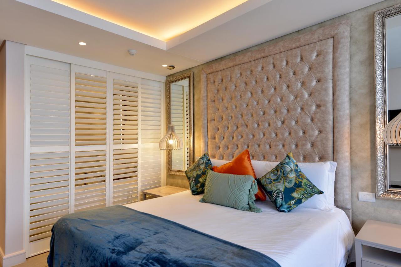 The Houghton Hotel, Spa, Wellness & Golf Johannesburg Eksteriør billede A bedroom at the Cape Heritage