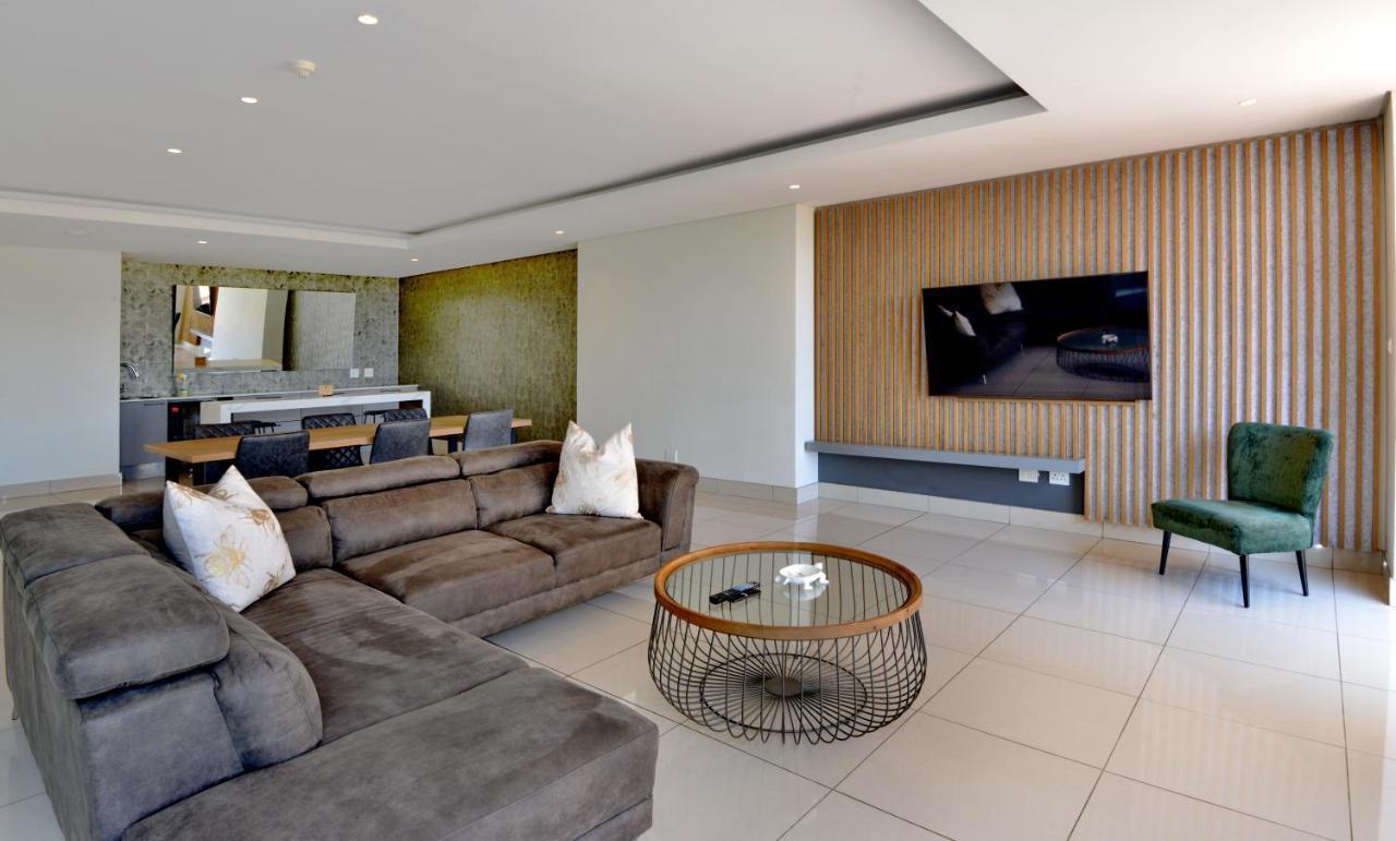 The Houghton Hotel, Spa, Wellness & Golf Johannesburg Eksteriør billede The interior of a penthouse at the 1221 Olympic Boulevard building.