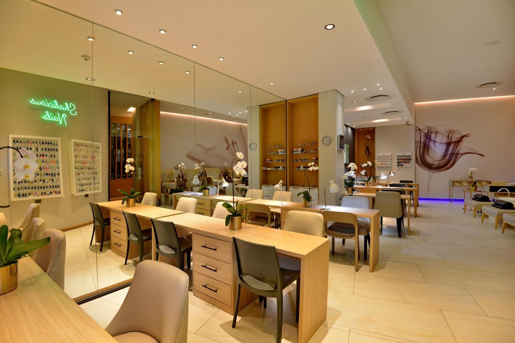 The Houghton Hotel, Spa, Wellness & Golf Johannesburg Eksteriør billede The interior of a nail salon